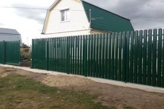 Забор из евроштакетника на ленточном фундаменте 70 метров фото в Истре