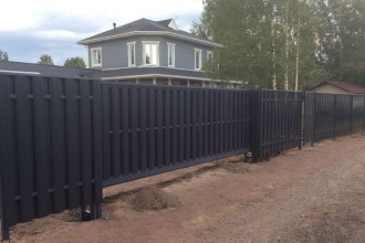 Забор из евроштакетника с бетонированием столбов 80 метров фото в Истре